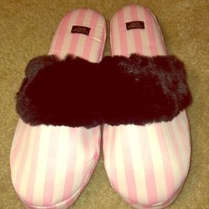 Victoria secret slippers brand new w/tags.